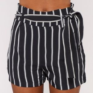 🌸NEW🌸 Misha Tie Waist Shorts - Navy/Ivory